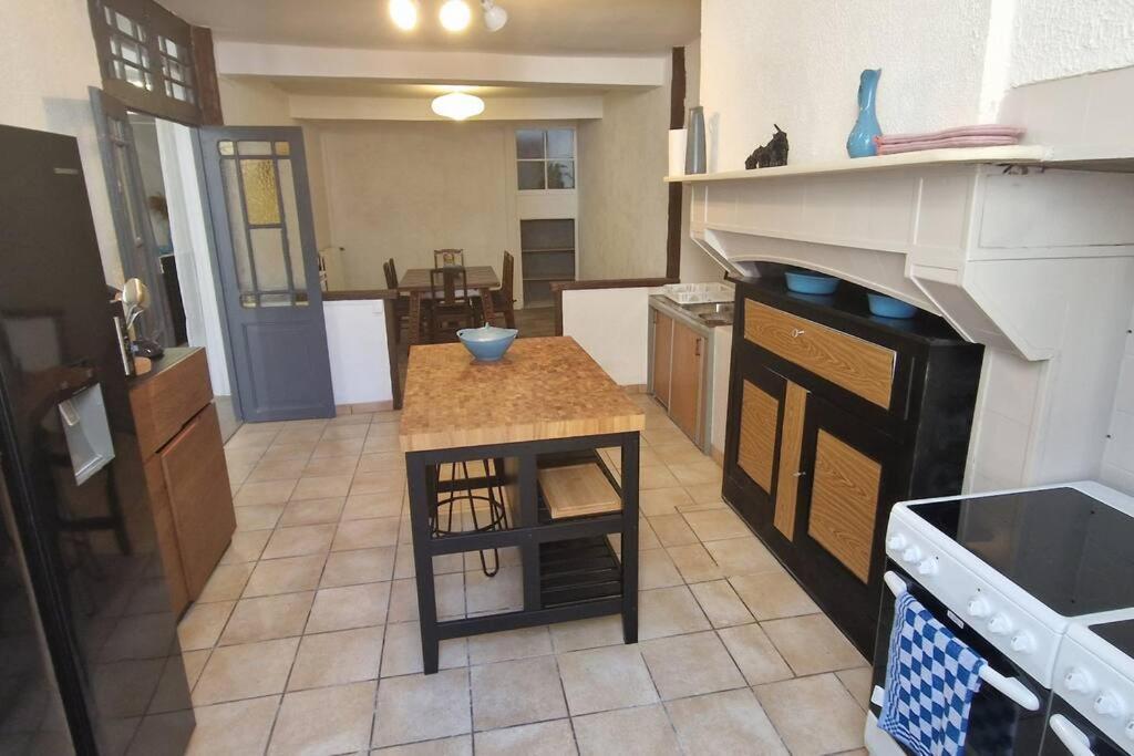 Chambre Dans Maison De Ville - 2 Personnes Oloron-Sainte-Marie Extérieur photo